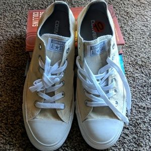Women's size 10 Converse NWOT